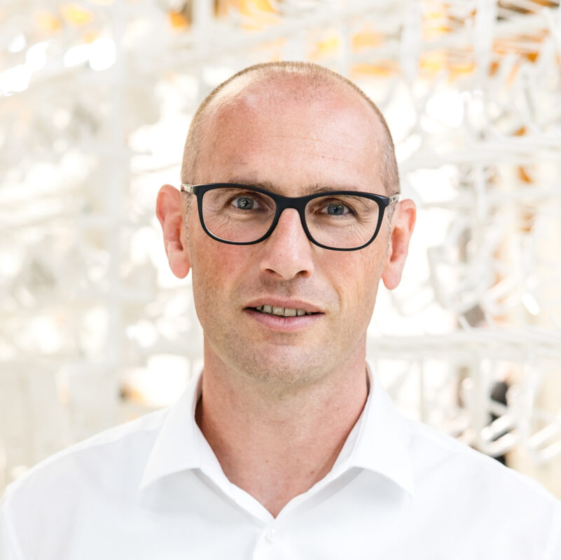 Gerhard Vallaster, Leiter Technik bei Längle Oberflächen, sorgt für reibungslose und innovative Produktionsprozesse.