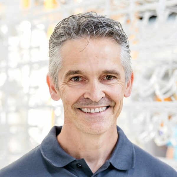 Philipp Schneider, Leiter für Nasslackieren und Sandstrahlen bei Längle Oberflächen, sorgt für höchste Qualität.