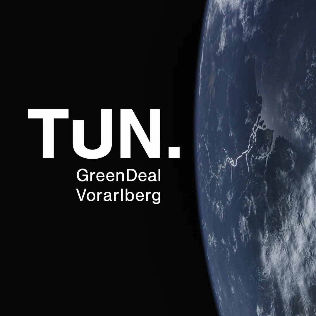 Ansicht der Erde aus dem Weltall mit dem Schriftzug 