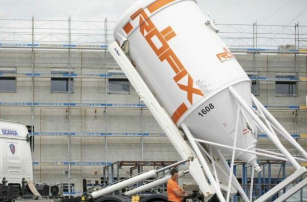 Röfix Metallsilo wird nasslackiert