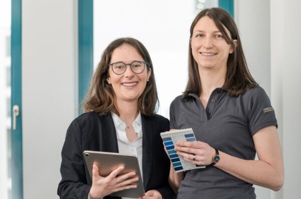 Geschäftsführerin Andrea Längle mit ihrer Kollegin Katrin