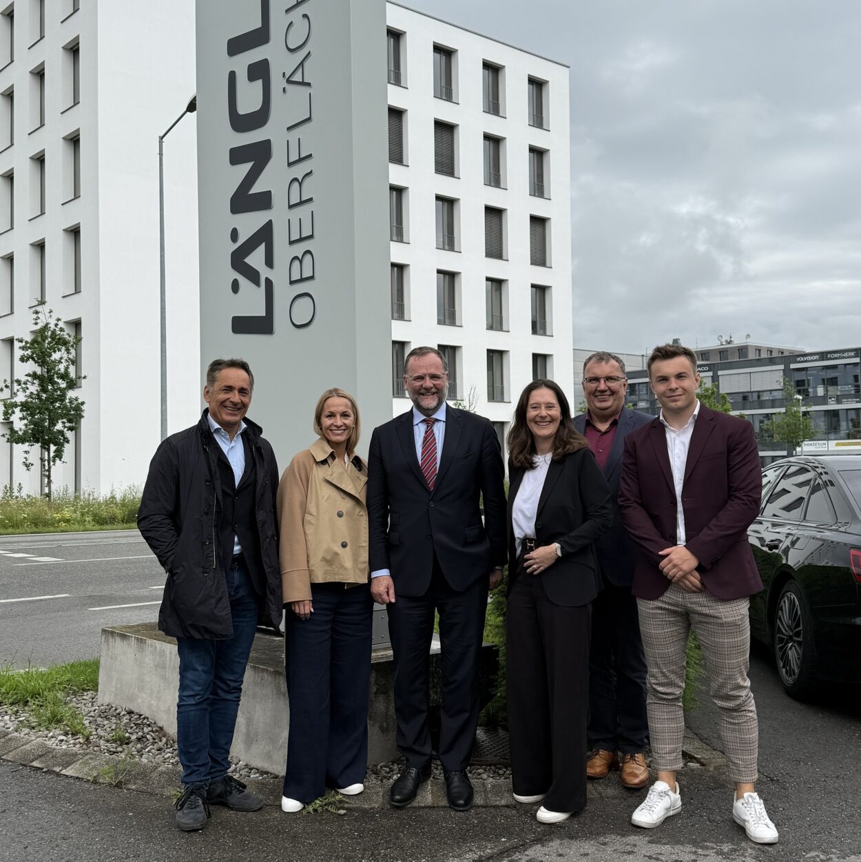 Sepp Schellhorn zu Besuch in Klaus – Gruppenbild Verein TUN