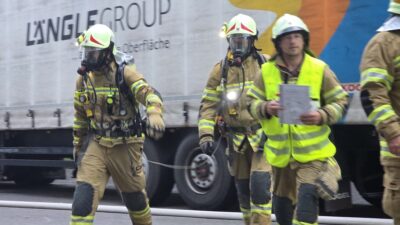 Feuerwehrübung beim Pulverbeschichter Längle Oberflächen in Klaus