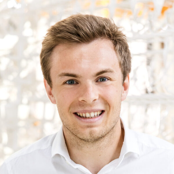 Maximilian Stockner, Vertriebsleiter und Experte für Oberflächentechnik bei Längle Oberflächen.