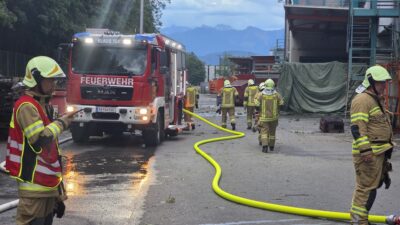 Feuerwehrübung beim Pulverbeschichter Längle Oberflächen in Klaus